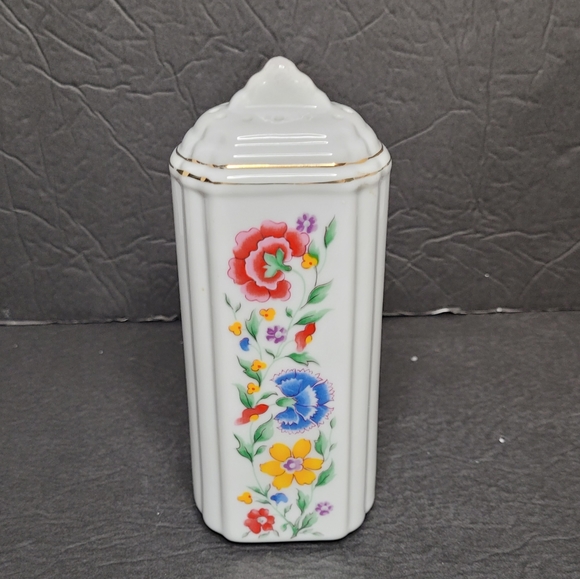 Beautiful Porcelain Baby Powder Shaker Floral Motif Made in Japan Excellent - Picture 7 of 14